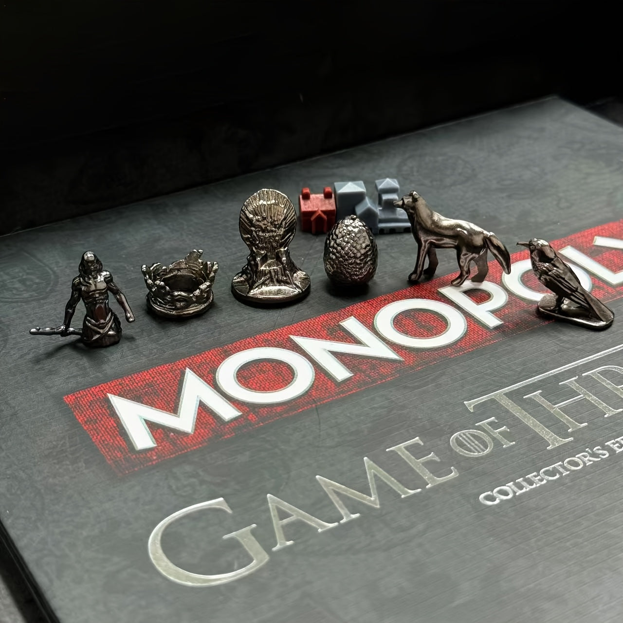 Game of Thrones Monopoly Deluxe Edition - Premium Board Game for Parties & Events, No Batteries Required, Collectible Figures, Premium Quality, Party Game|Themed Board Game|Durable Game Pieces, Game of Thrones Party